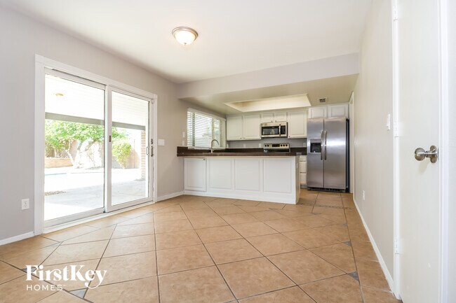 3921 W Pershing Ave Phoenix, AZ 85029 photo 5