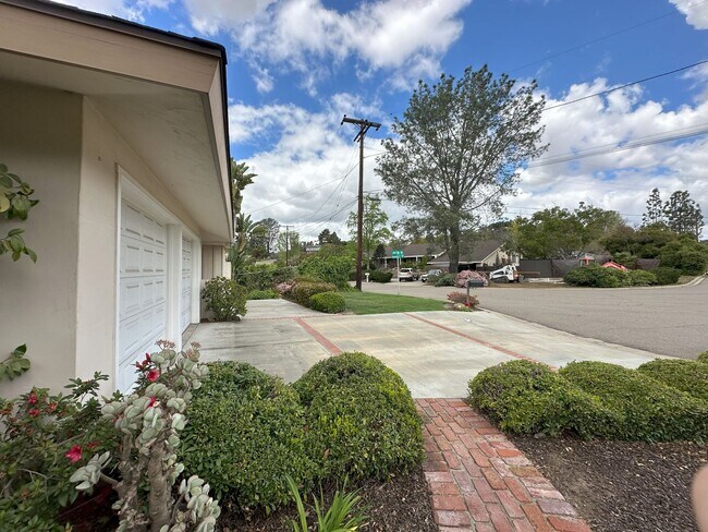 11717 Vernette Ct El Cajon, CA 92020 photo 4