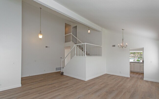 7960 Represa Cir photo 4