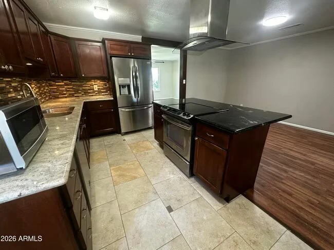 8737 E Jackrabbit Rd Scottsdale, AZ 85250 photo 5