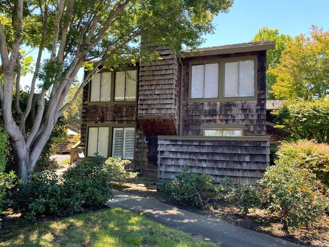2BR/2BA Single Family House on Sea View Pkwy · Alameda photo 4