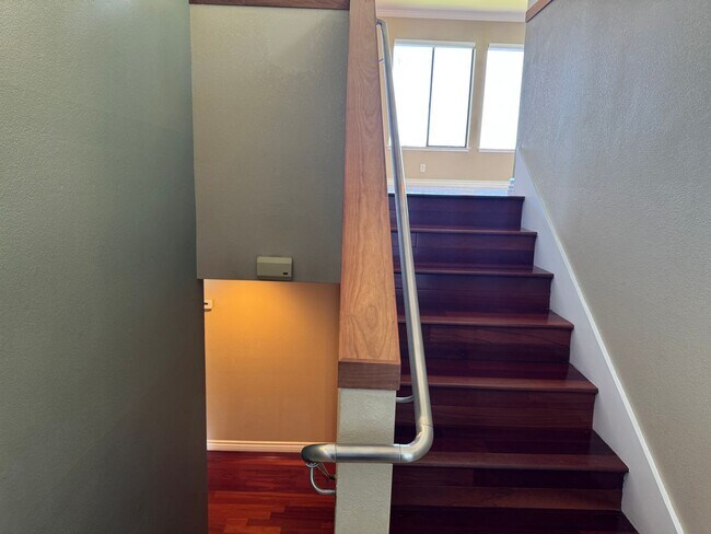 2BR/2BA Single Family House on Sea View Pkwy · Alameda photo 5