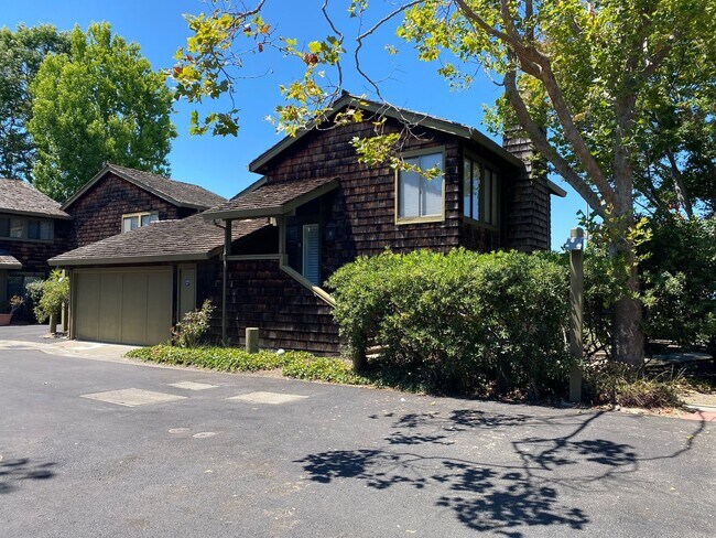 2BR/2BA Single Family House on Sea View Pkwy · Alameda photo 3