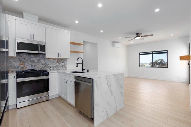 2421 Chicago St San Diego, CA 92110 photo 3