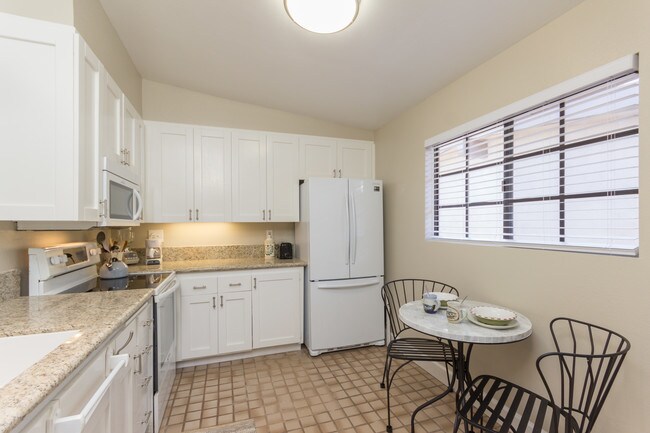 8840 Villa La Jolla Dr San Diego, CA 92037 photo 3