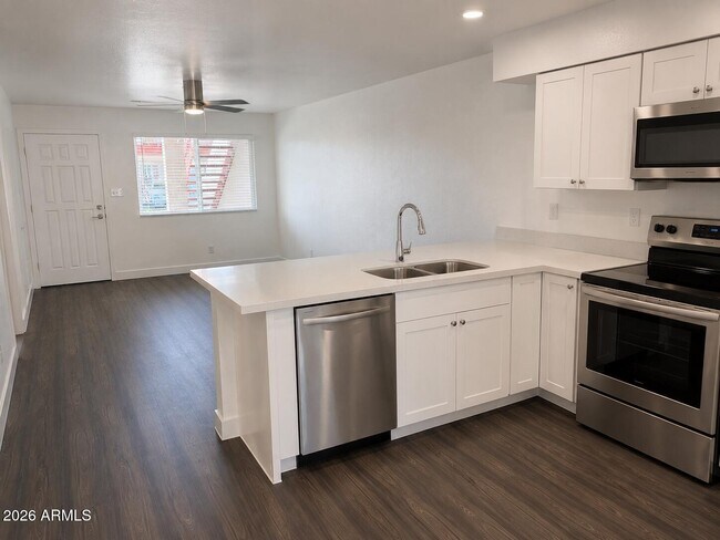 510 W University Dr Tempe, AZ 85281 photo 4