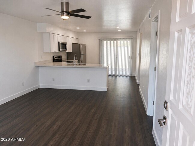 510 W University Dr Tempe, AZ 85281 photo 2