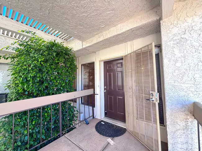 3002 N 70th St Scottsdale, AZ 85251 photo 4
