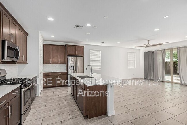 31876 N 125th Ln Peoria, AZ 85383 photo 4