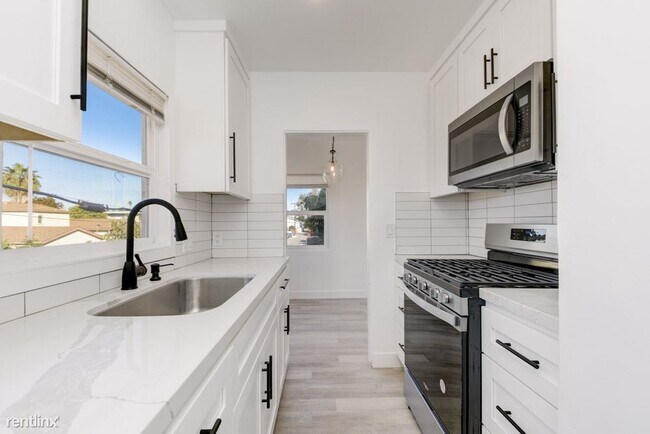 4208 Van Dyke Ave San Diego, CA 92105