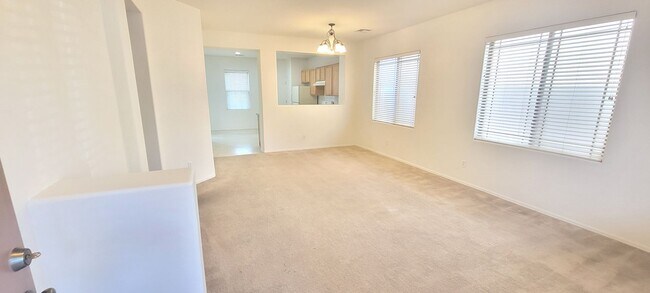 2024 S Falcon Dr Gilbert, AZ 85295 photo 4