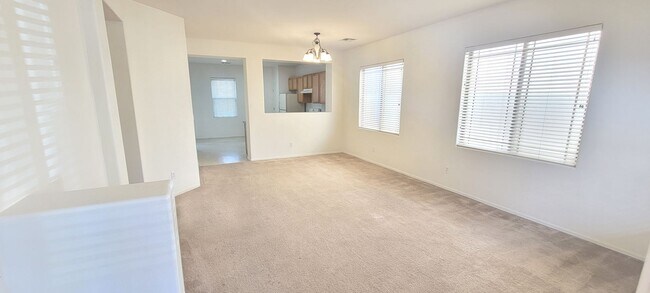 2024 S Falcon Dr Gilbert, AZ 85295 photo 3