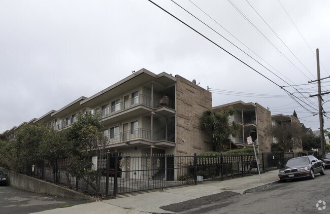 1BR/1BA Apartment on E 29th St · Oakland photo 4