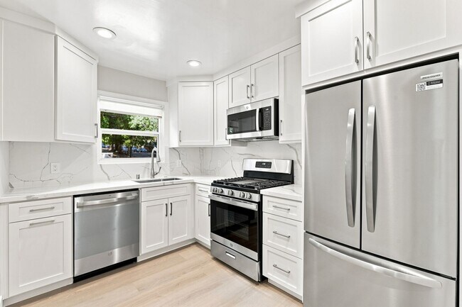 20430 Saratoga-Los Gatos Rd Saratoga, CA 95070 photo 3