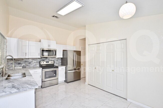 3615 W Camino Del Rio Glendale, AZ 85310 photo 3