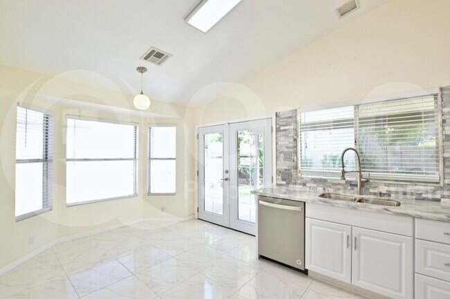 3615 W Camino Del Rio Glendale, AZ 85310 photo 4