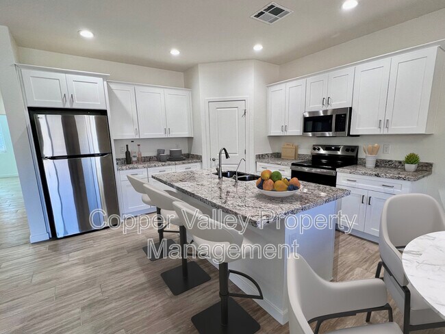 812 E Irvine Rd Phoenix, AZ 85086 photo 2