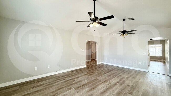 10115 W Reade Ave Glendale, AZ 85307 photo 5