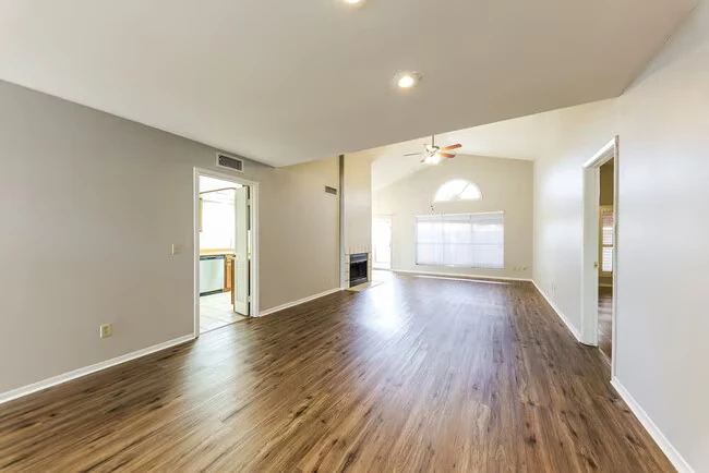 429 E Utopia Rd Phoenix, AZ 85024 photo 4