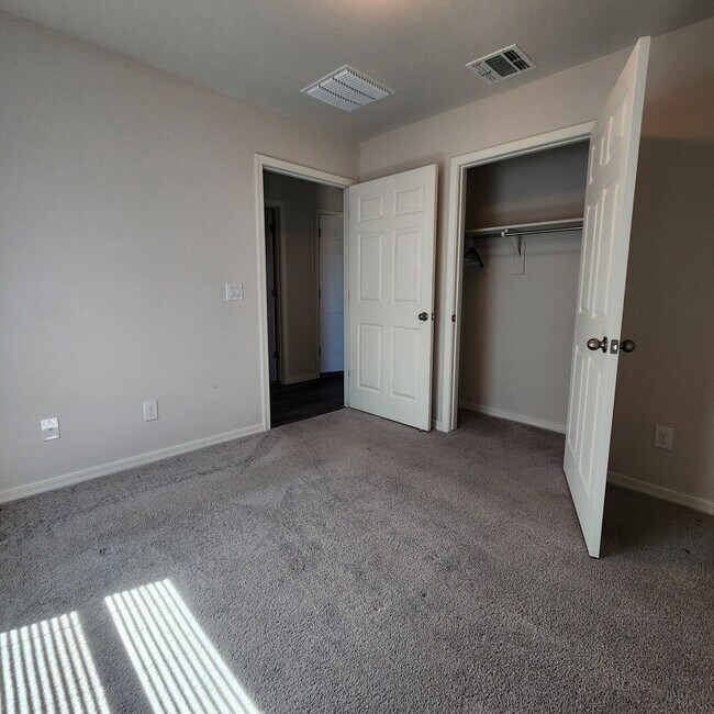 70 W Cottonwood Ln Wickenburg, AZ 85390 photo 3