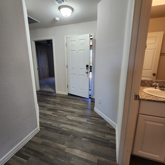 70 W Cottonwood Ln Wickenburg, AZ 85390 photo 4