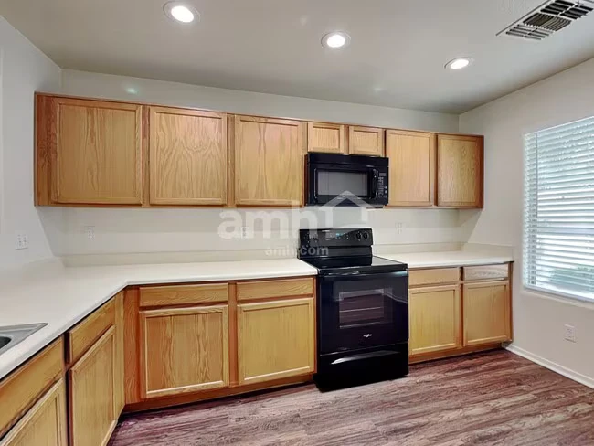 18554 W Mariposa Dr Surprise, AZ 85374 photo 4
