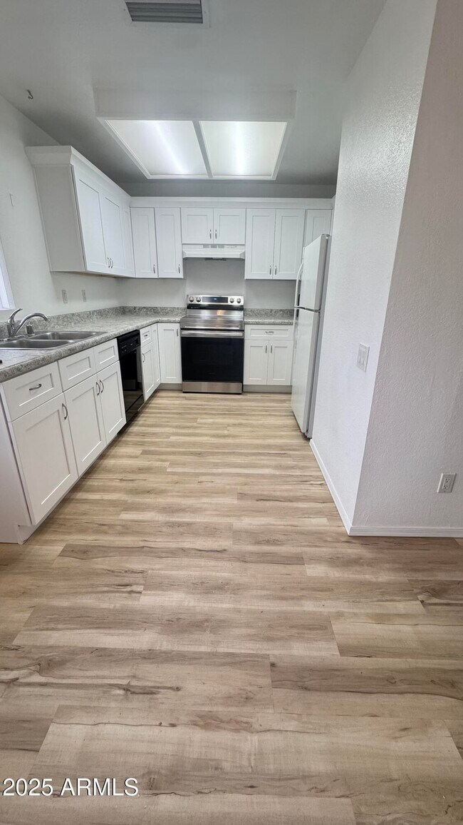 2035 S Elm St Tempe, AZ 85282 photo 3