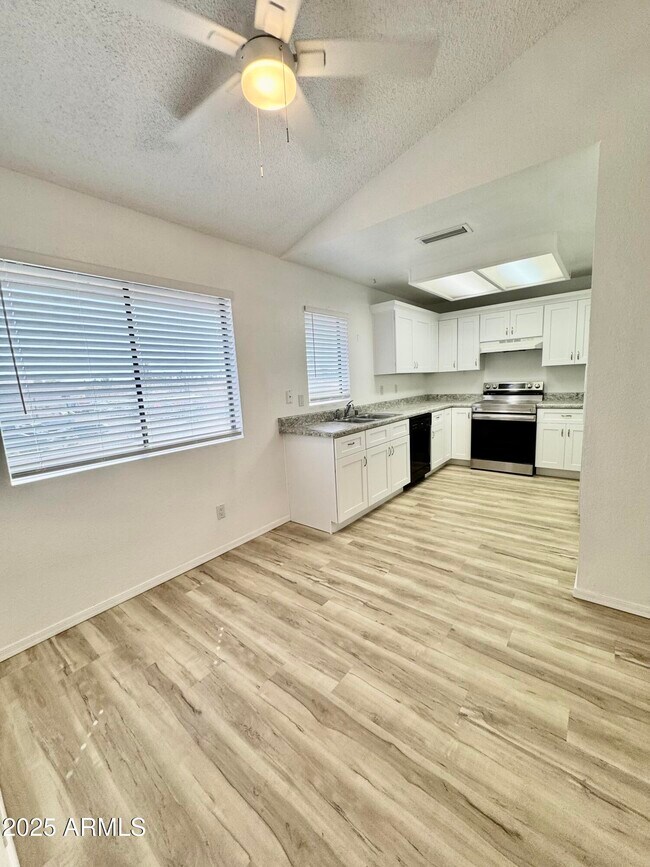 2035 S Elm St Tempe, AZ 85282 photo 4