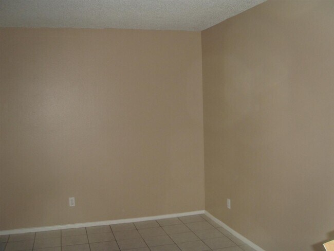7322 W Cavalier Dr Glendale, AZ 85303 photo 3