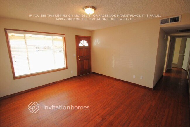 902 W Westchester Ave photo 4