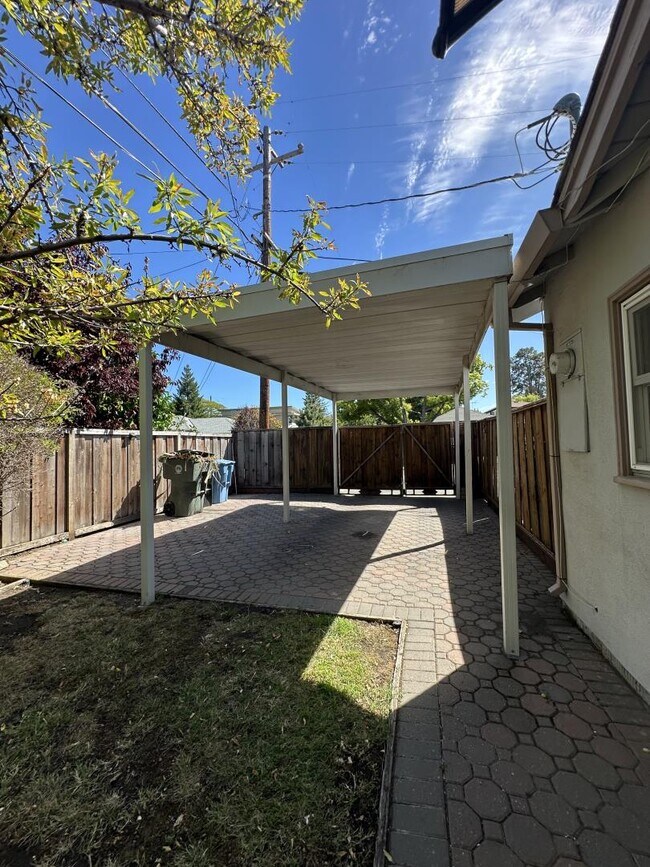 4021 Campana Dr Palo Alto, CA 94306 photo 5