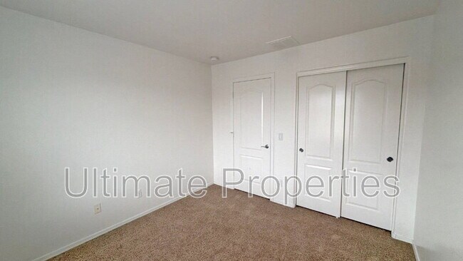 17618 W Mandalay Ln Surprise, AZ 85388 photo 4
