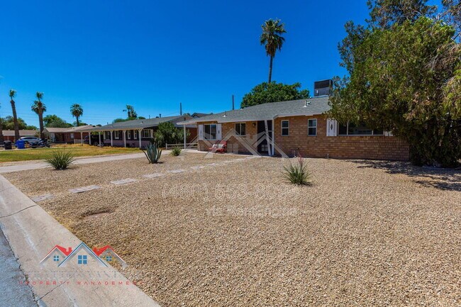 4826 E Avalon Dr Phoenix, AZ 85018 photo 3