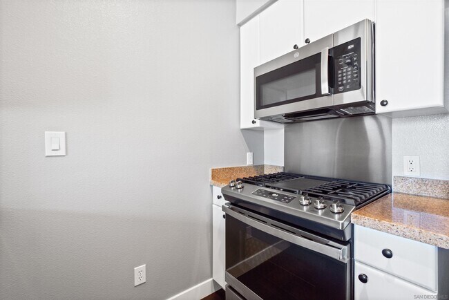 445 Island Ave San Diego, CA 92101 photo 5