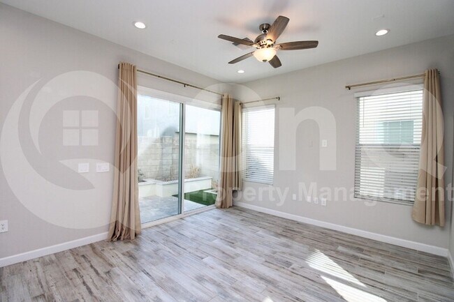 4855 E Village Dr Scottsdale, AZ 85254 photo 4