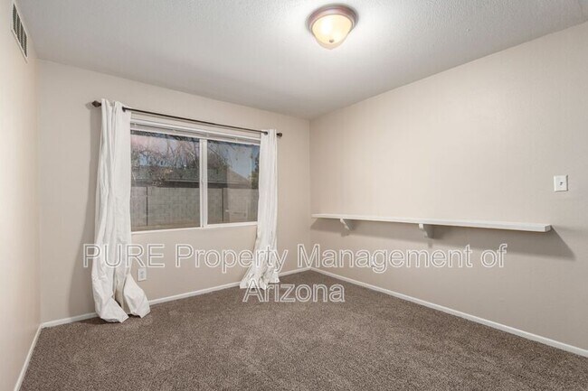 10009 N 47th Dr Glendale, AZ 85302 photo 4