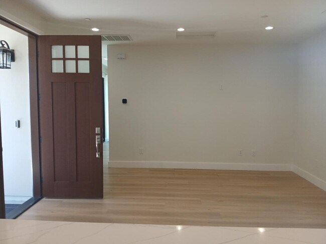 523 Lancaster Way Redwood City, CA 94062 photo 4