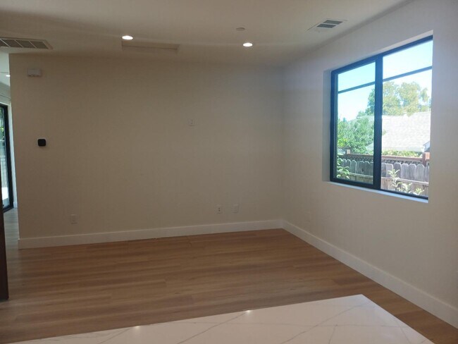523 Lancaster Way Redwood City, CA 94062 photo 5