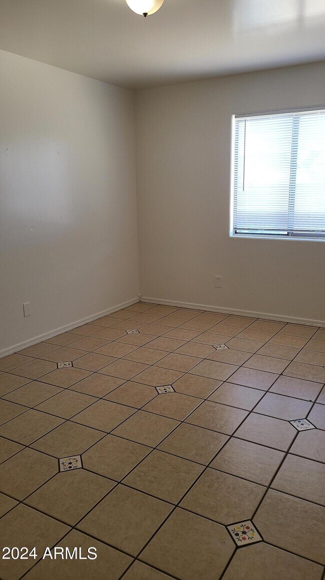 6111 W Cambridge Ave Phoenix, AZ 85035 photo 5