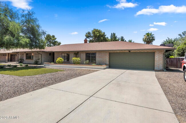 5449 E Larkspur Dr Scottsdale, AZ 85254 photo 3