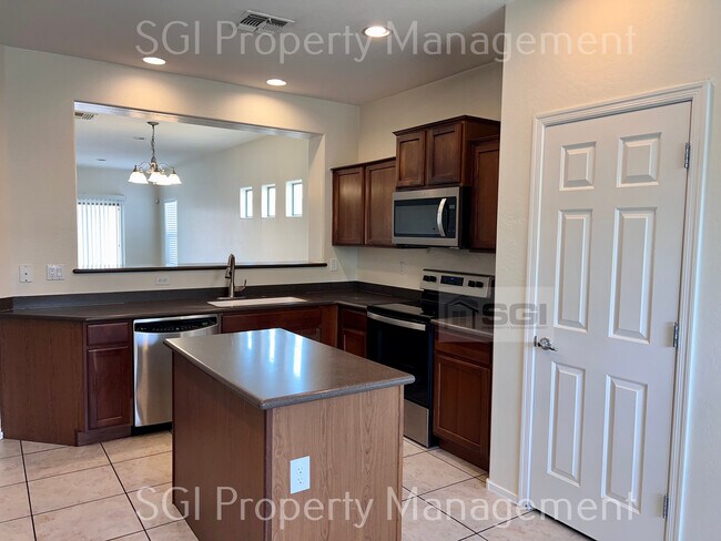8730 S 57th Dr Phoenix, AZ 85339 photo 2
