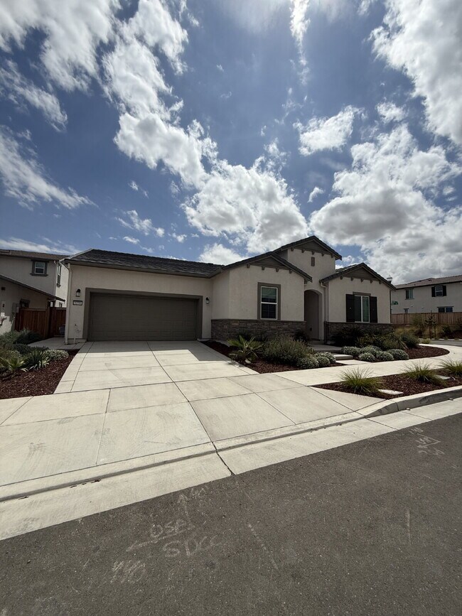 8190 Lamplight Dr Tracy, CA 95377 photo 2