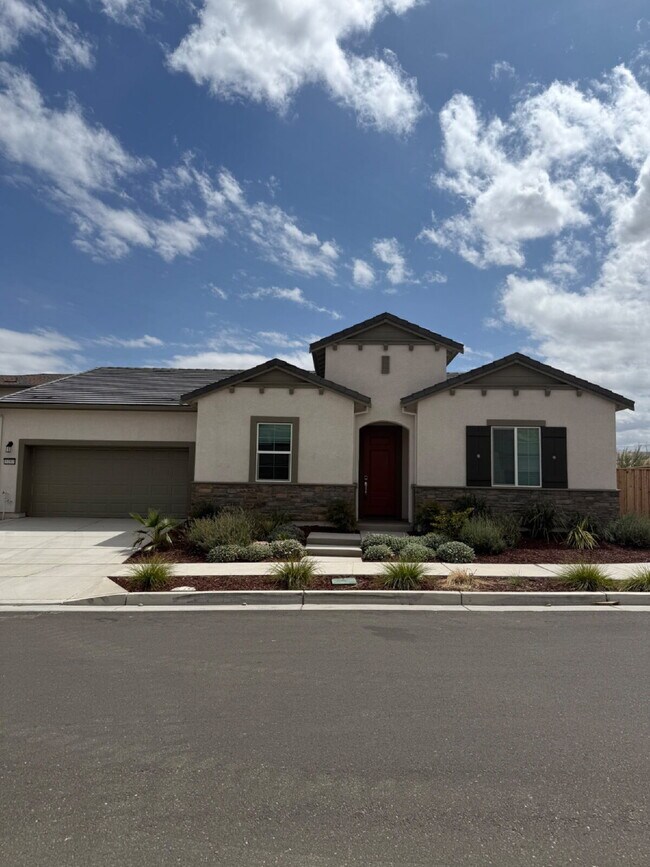 8190 Lamplight Dr Tracy, CA 95377