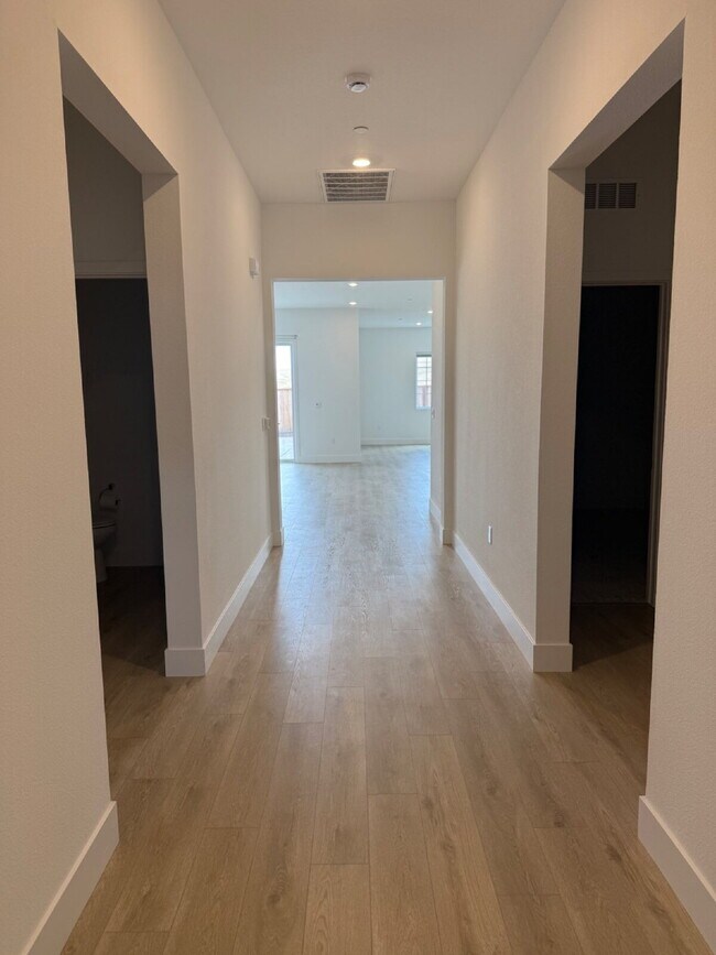 8190 Lamplight Dr Tracy, CA 95377 photo 5