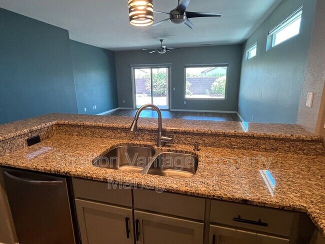 16289 W Mountain Pass Dr Surprise, AZ 85374 photo 5