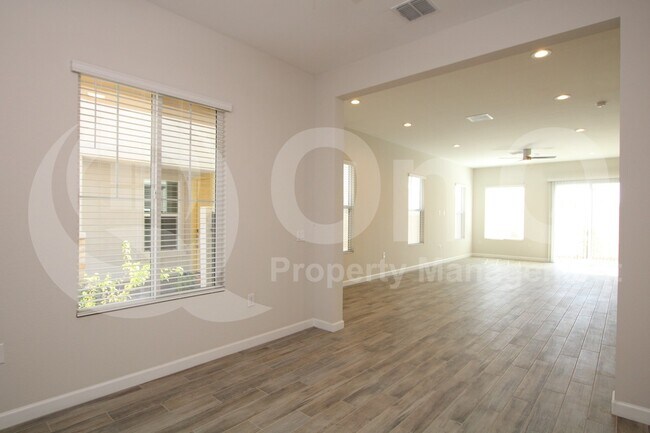 17046 N 50th St Scottsdale, AZ 85254 photo 3