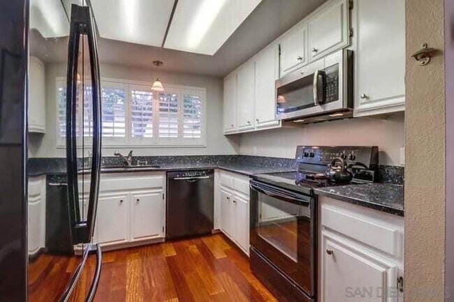 4215 Asher St San Diego, CA 92110 photo 4