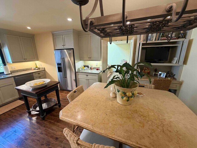 1252 Sharon Park Dr Menlo Park, CA 94025 photo 4