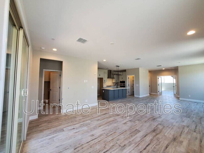 835 N 110th Ave Avondale, AZ 85323 photo 4