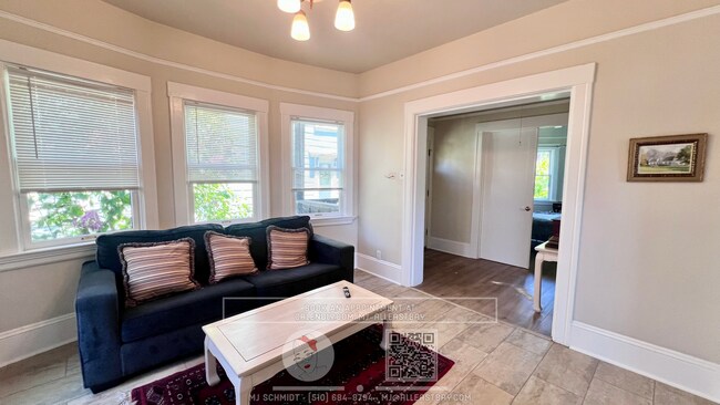 2122 Sacramento St unit Upper photo 3